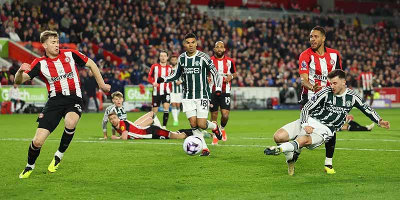 Các cầu thủ MU cần “cứu thầy” bằng chiến thắng trước Brentford